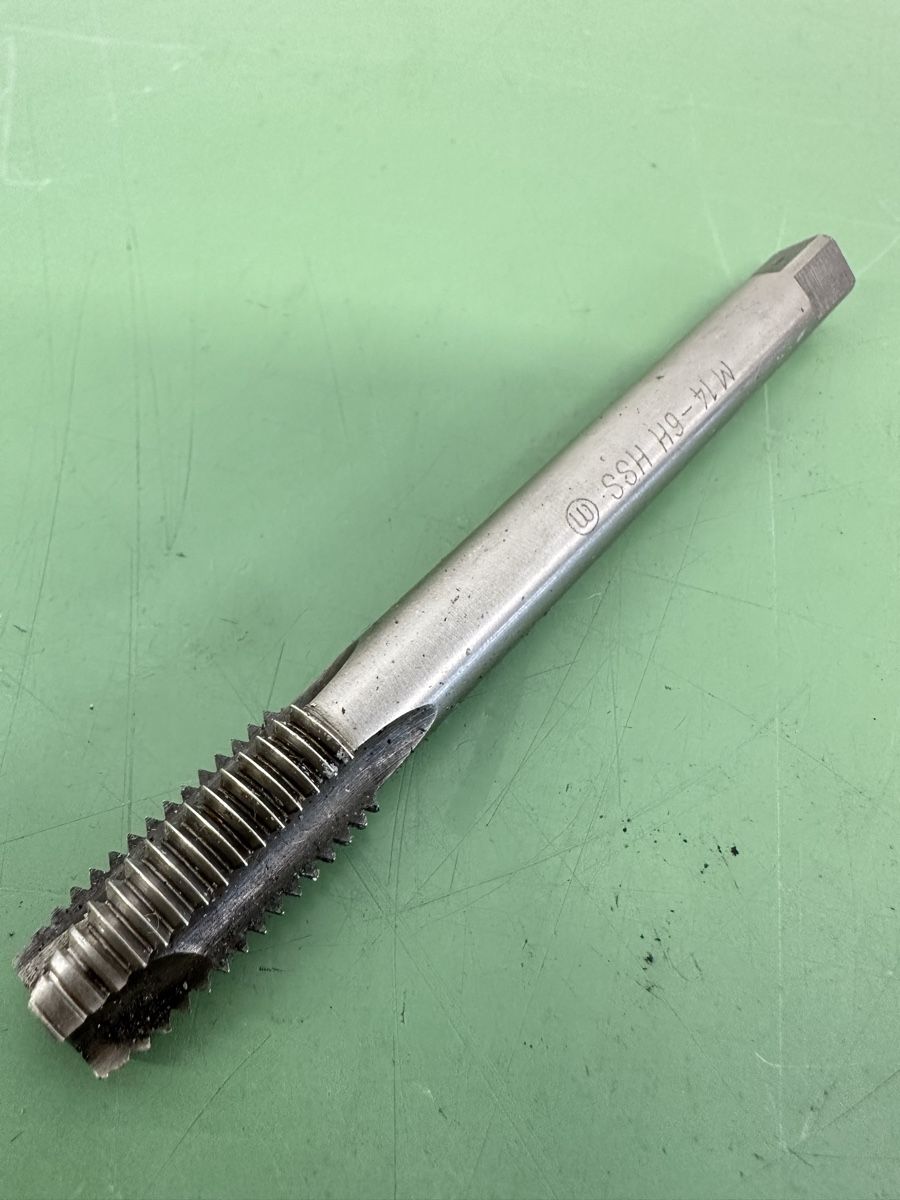 Tutti gli attrezzi: HSS M14-6H Threading Tap, Gewindebohrer. – Usato da Aarberg venduto da SNMachines