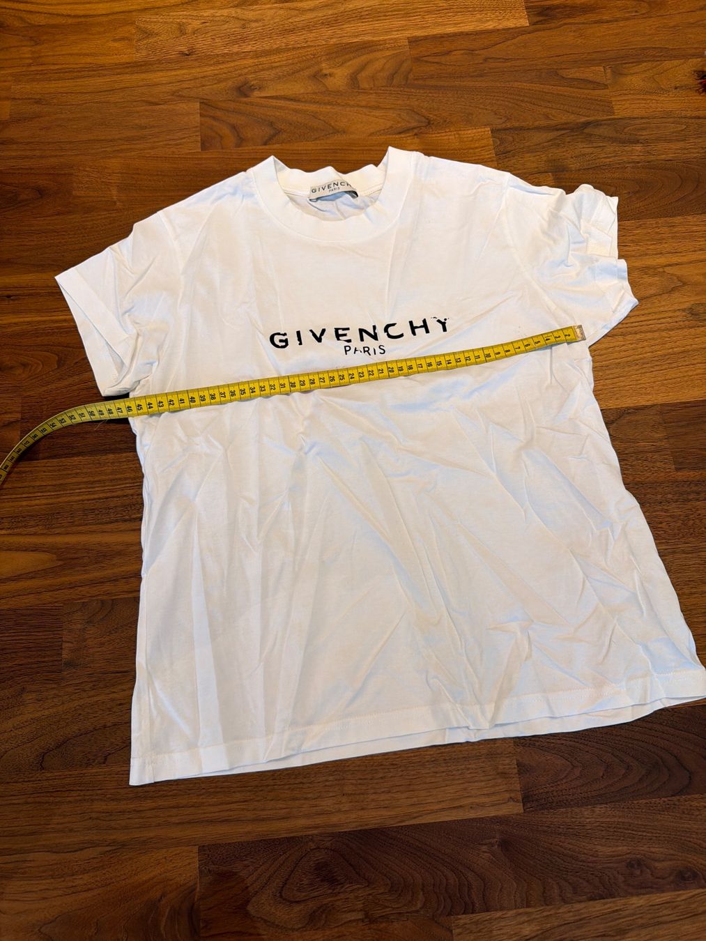 Givenchy T-shirt: Weisses T-Shirt in Grösse L von Givenchy – Nuovo (secondo la descrizione) da Hettlingen venduto da blu_tb6z