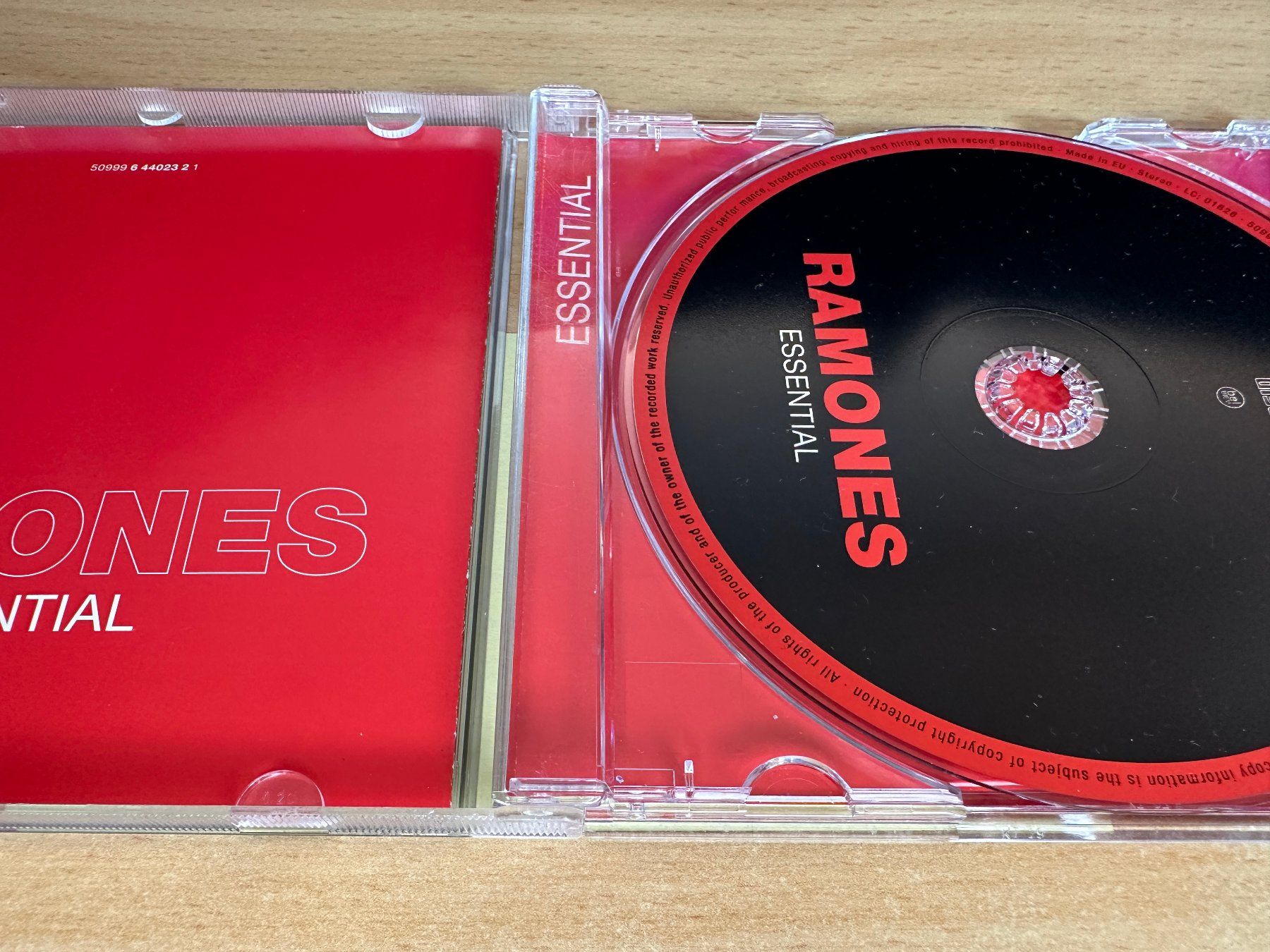 CD: Ramones – Essential – Usato da Rikon im Tösstal venduto da Alpenmutz 2