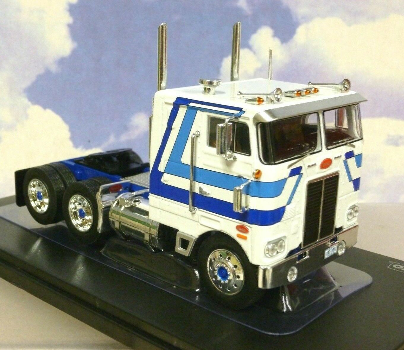 Peterbilt Modellini d'auto: Peterbilt 352 Pacemaker LKW Zugmaschine 1979 weiss / hell – Nuovo e nell'imballaggio originale da Gerlafingen venduto da espero88 3