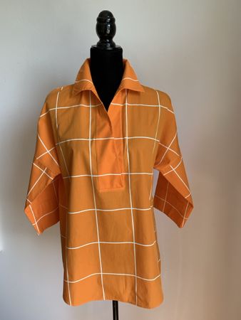 AKRIS: Lässige orange/weiss karierte oversize Bluse, 34