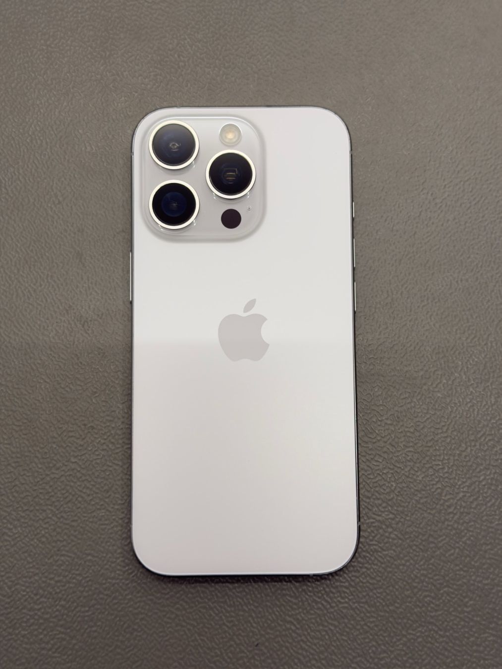 Apple Telefoni cellulari / Smartphones: Apple iPhone 16 Pro 512GB Weiss – mit Displayfehler – Usato da Emmenbrücke venduto da raphaeljobins