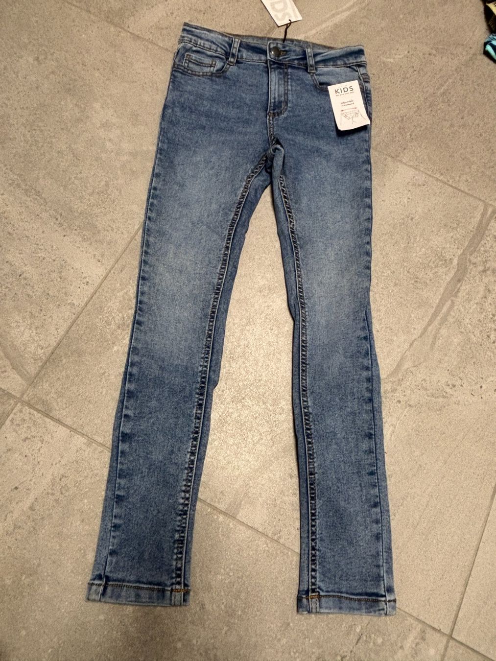 Pantaloni: Jeans tailel ajustable neuf taille 140 – Nuovo (secondo la descrizione) da Salvenach venduto da gwenwywar