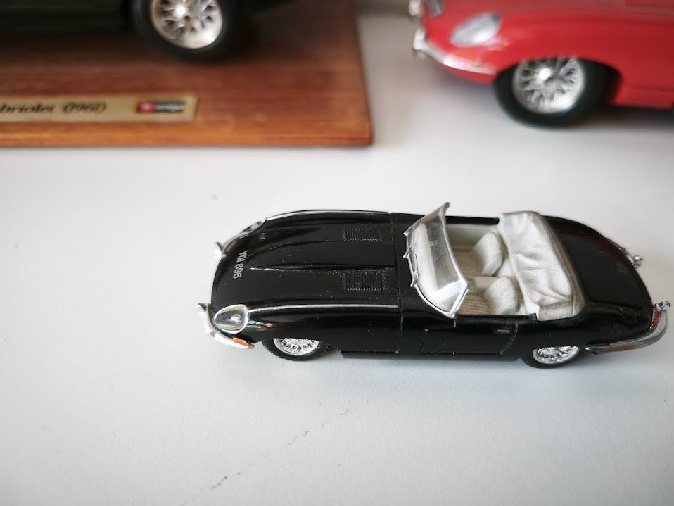 Jaguar Modellini d'auto: 3x Modellauto Jaguar E-Type Cabriolet Corgi Bburago 1961 – Usato da Toffen venduto da Immo-Erben 3