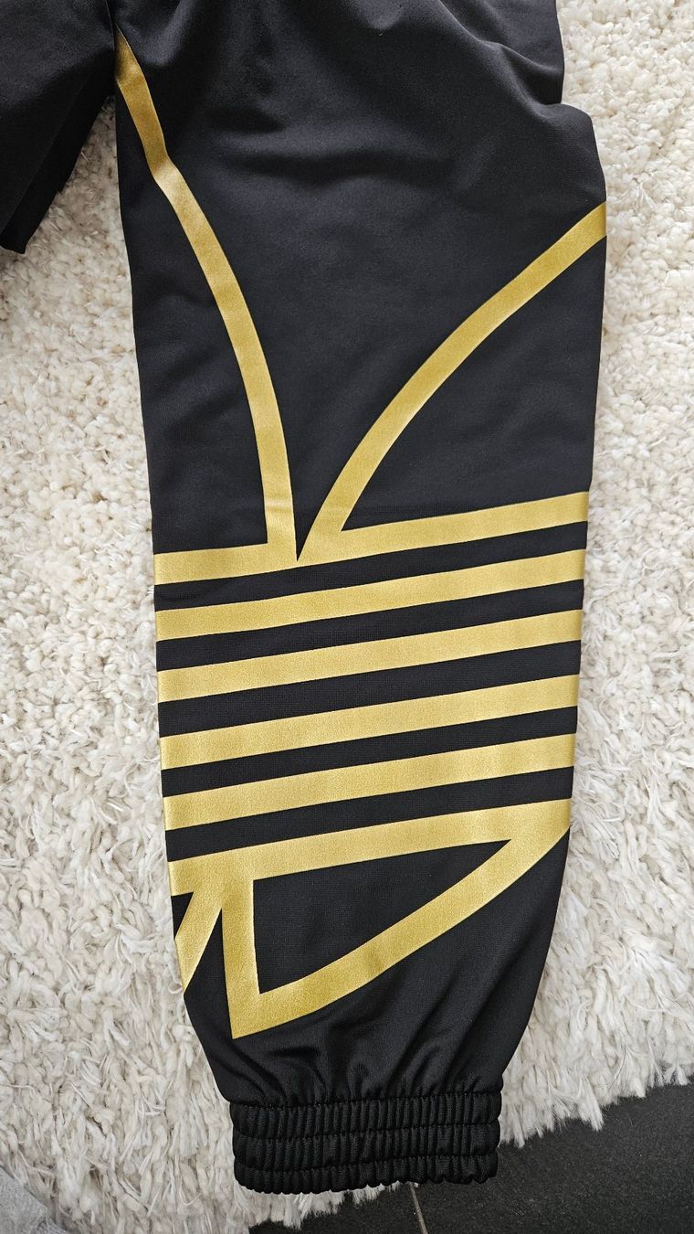 Adidas Pantaloni: Adidas Jogginghose, schwarz/gold, Gr. S – Usato da Hettlingen venduto da Leaena279 2