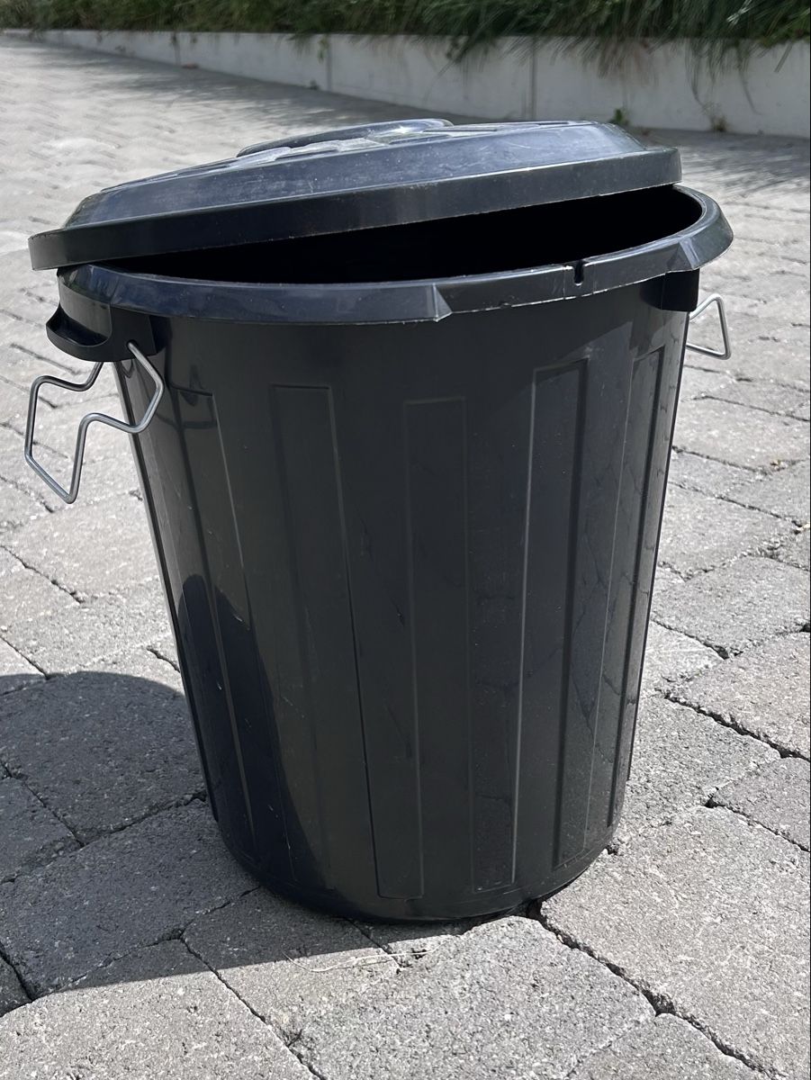 Poubelles: Eimer mit verschliessbarem Deckel – Neuf (Voir description) à Meilen par ba7_dpr8