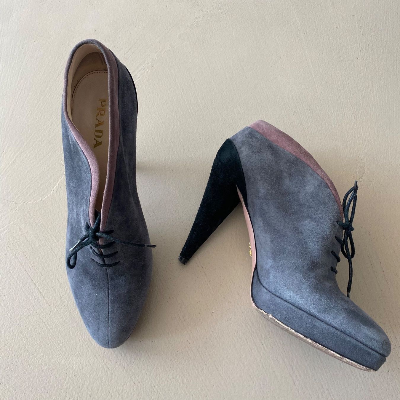 Prada Scarpe da donna: PRADA Velours Leder Stiefeletten – Usato da Zürich venduto da ClosetQueen 2