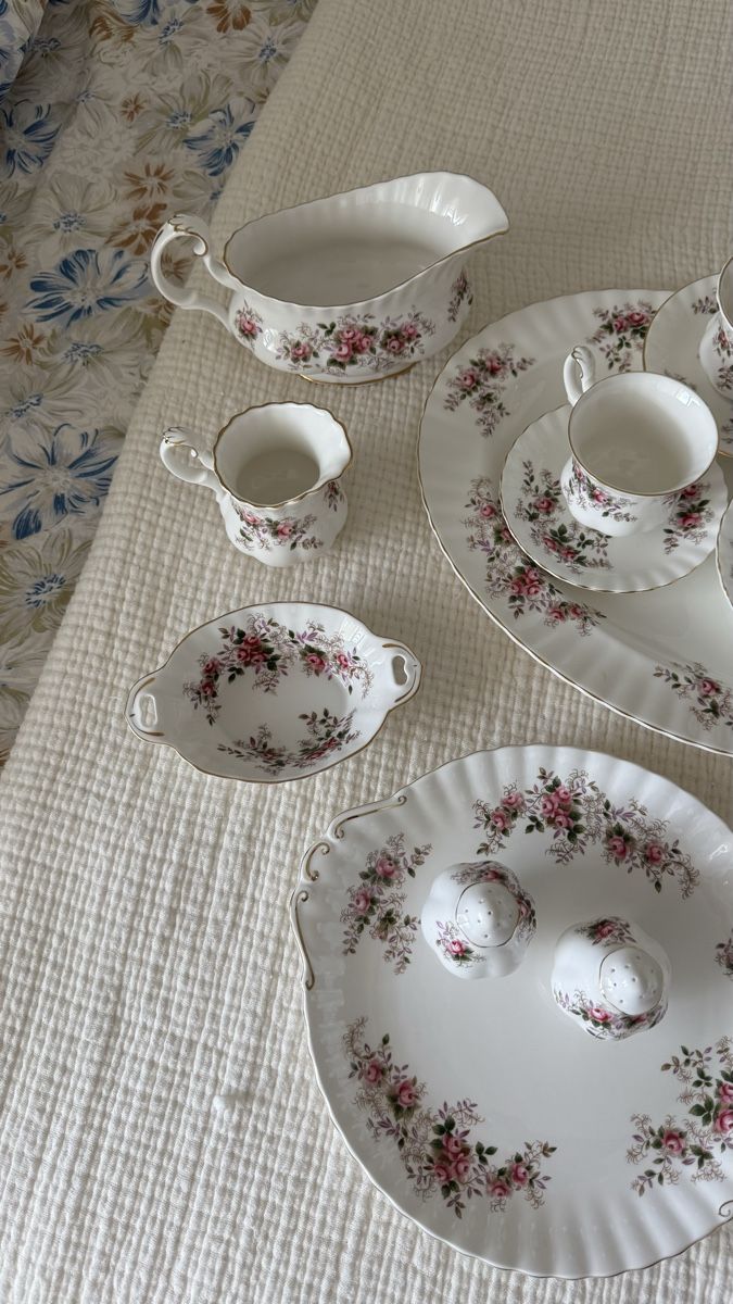Royal Albert Set di piatti: Royal Albert Lavender Rose Tafelservice ! – Usato da Adliswil venduto da AE-Shop 4