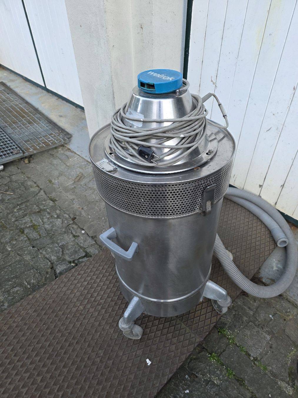 Wetrok Aspirapolveri & Accessori: Wetrok Nass-Trockensauger – Usato da Suhr venduto da MrvicaAG