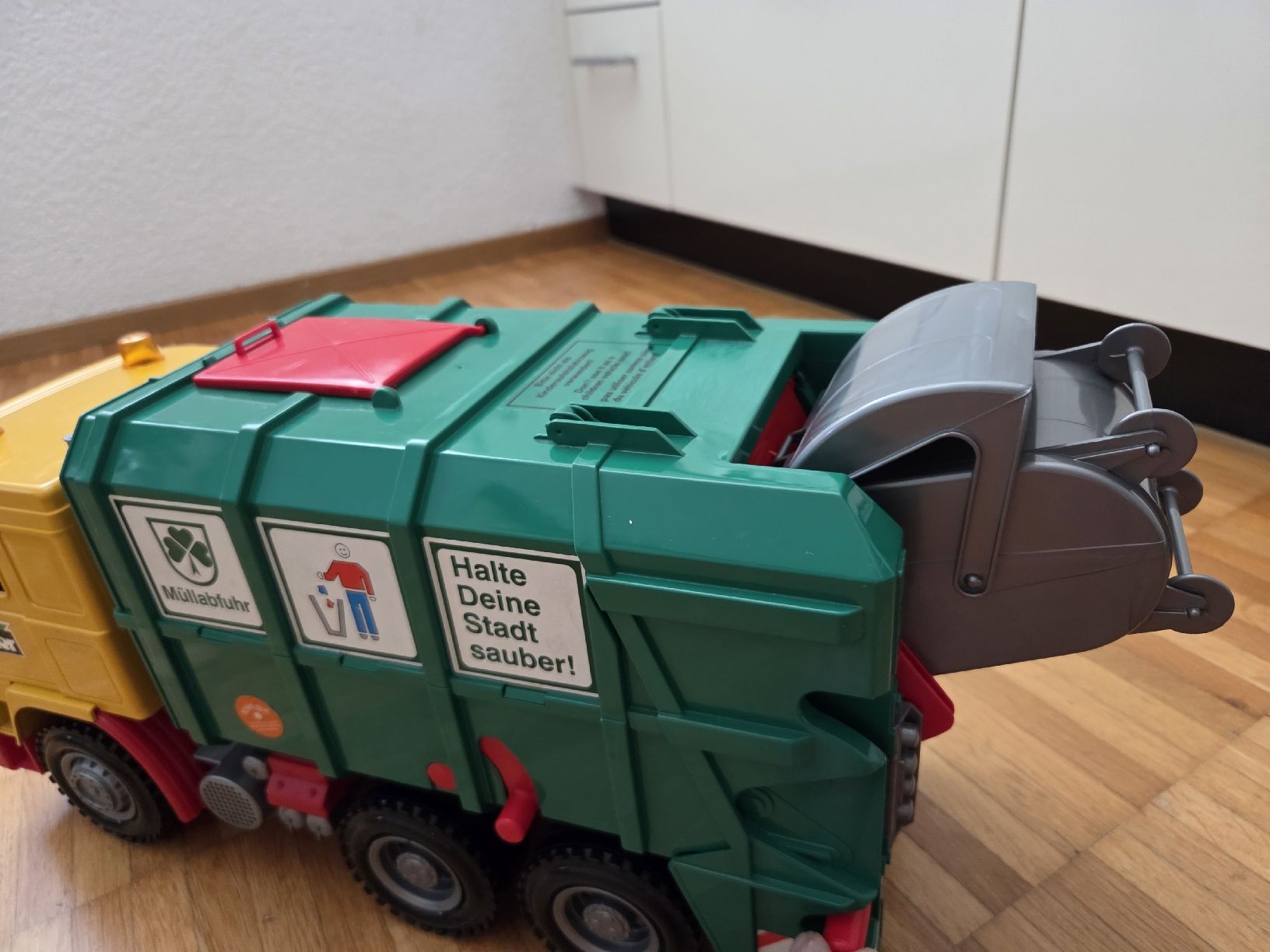 Bruder Giocattoli: Bruder Müllabfuhr Volvo – Usato da Scherzingen venduto da jen_l9qh 5