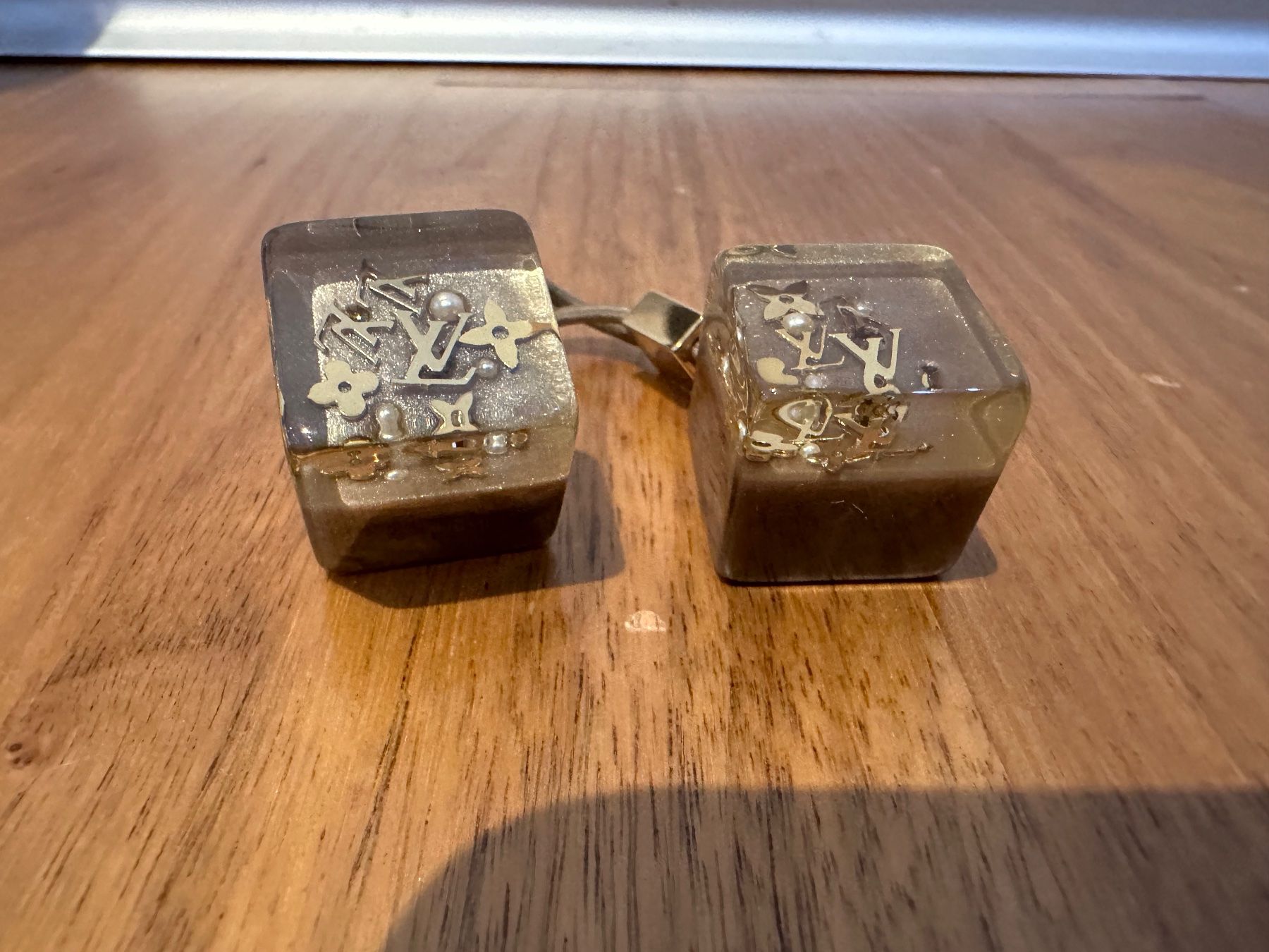 Louis Vuitton Accessori per capelli: Louis Vuitton Haircubes – Usato da Hittnau venduto da LuxAndMore