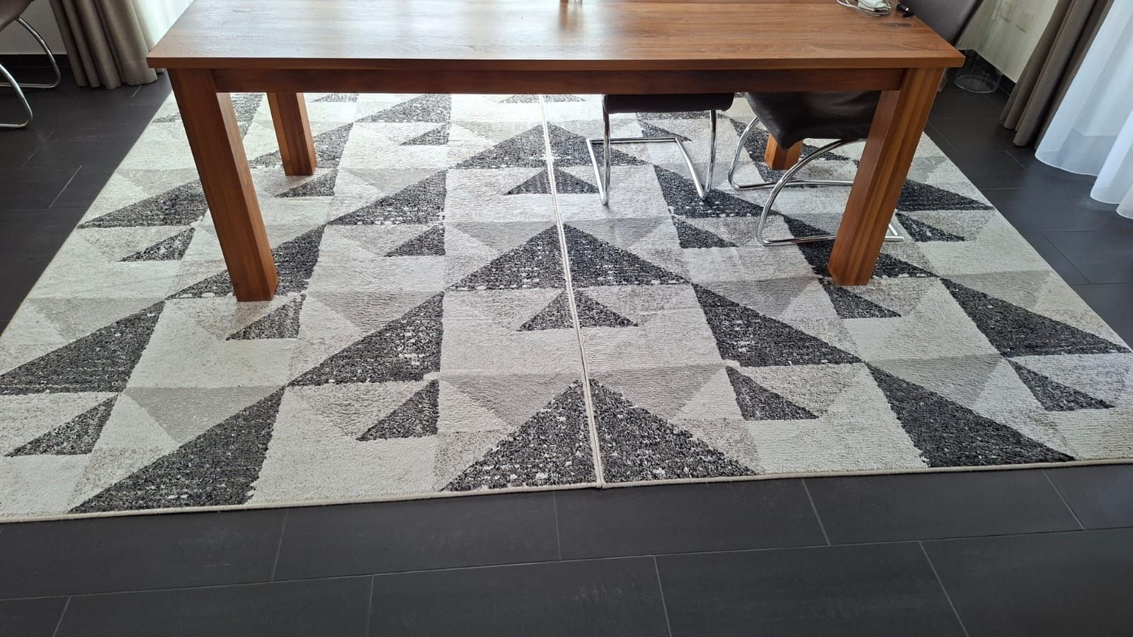 Tapis: Zwei Teppiche geometrisch gemustert – D'occasion à Wigoltingen par blautiger 1