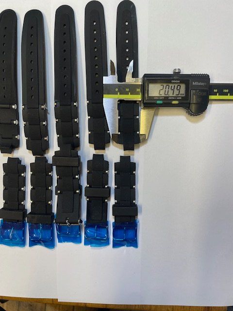 Bracciali & Braccialetti: 5 bracelets silicone noir avec boucle inox – Nuovo (secondo la descrizione) da Estavayer-Le-lac venduto da JDB_SP