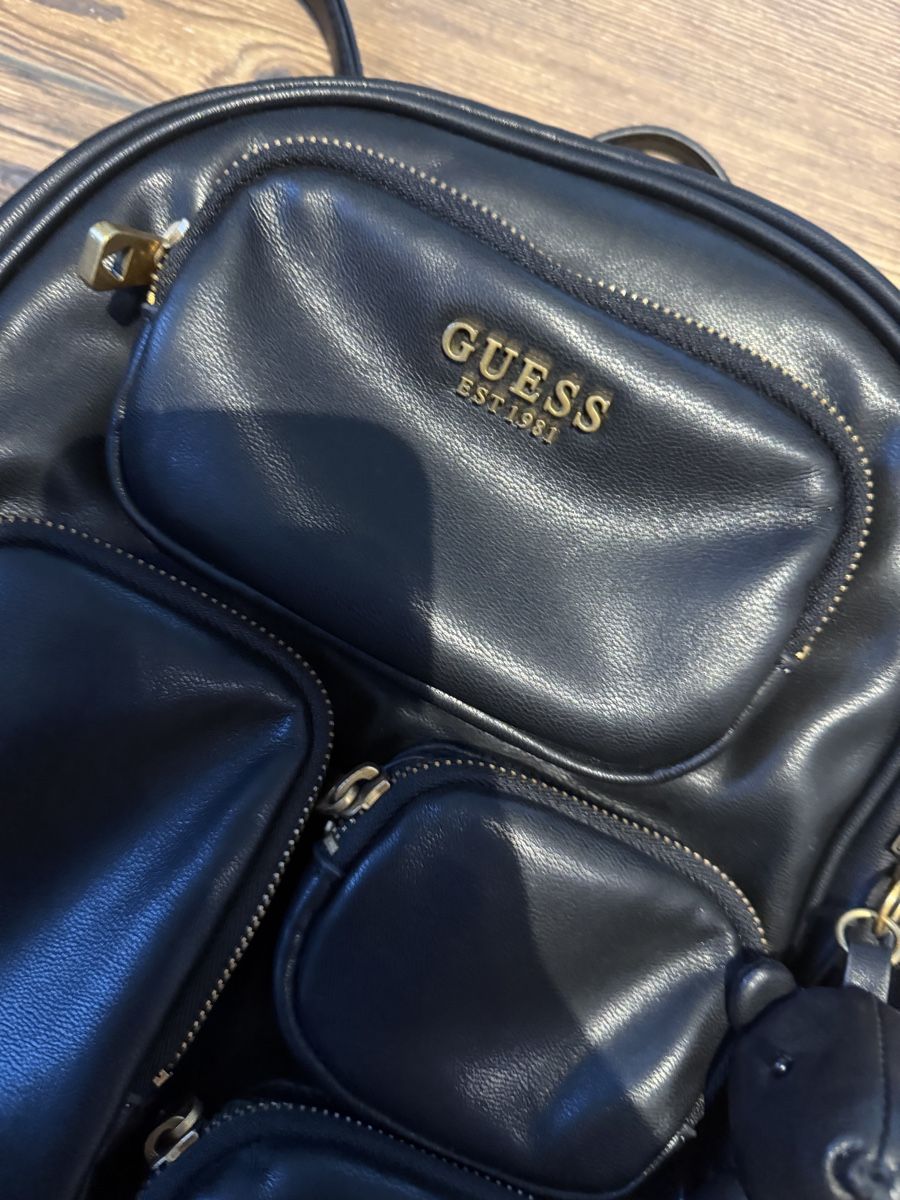 Guess Zaini: Kleiner Guess Rucksack – Nuovo (secondo la descrizione) da Madetswil venduto da VLZH 1