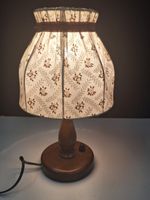 kleine Vintage  Nachttischlampe , Holzfuss ,Stoffschirm