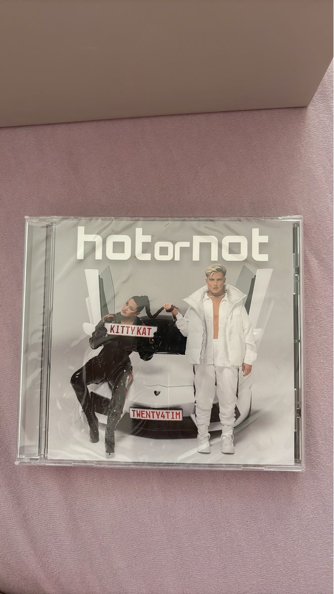 CD: CD Hot Or Not Kitty Kat Twenty4tim neu – Nuovo e nell'imballaggio originale da Wilen b. Wollerau venduto da ali_x8qw