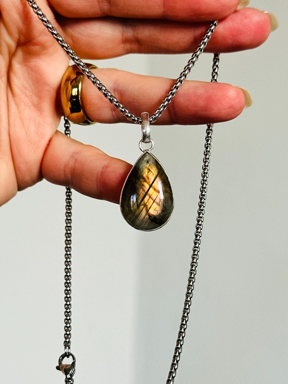 Ketten: Fashionable labradorite necklace – Neu und originalverpackt aus Genève von AGBERG 4
