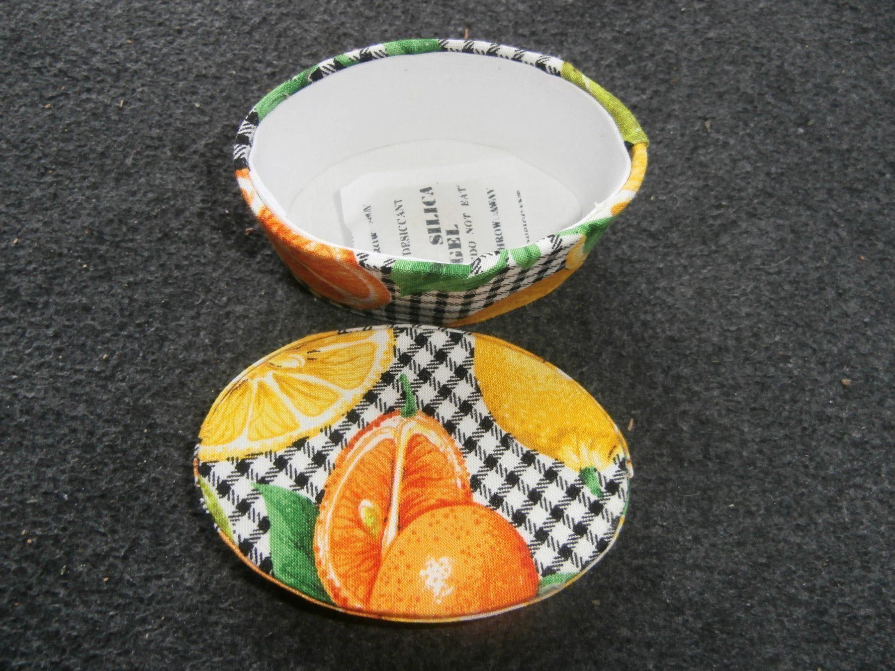 Sonstige Dekorationen & Accessoires: 44 kleine Geschenkboxen oval Stoffbezogen – Gebraucht aus Rüschegg-Heubach von Ofen111 2