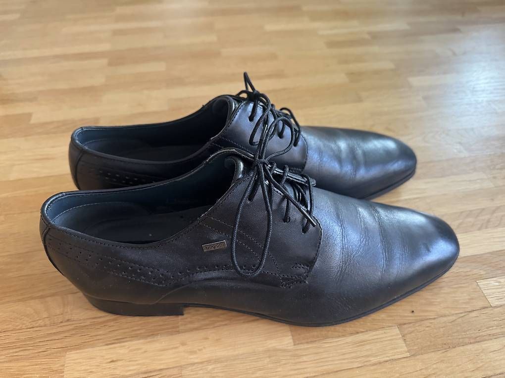 Bugatti Herrenschuhe: Bugatti Schuhe, guter Zustand, 43 – Gebraucht aus Luzern von Pauloz