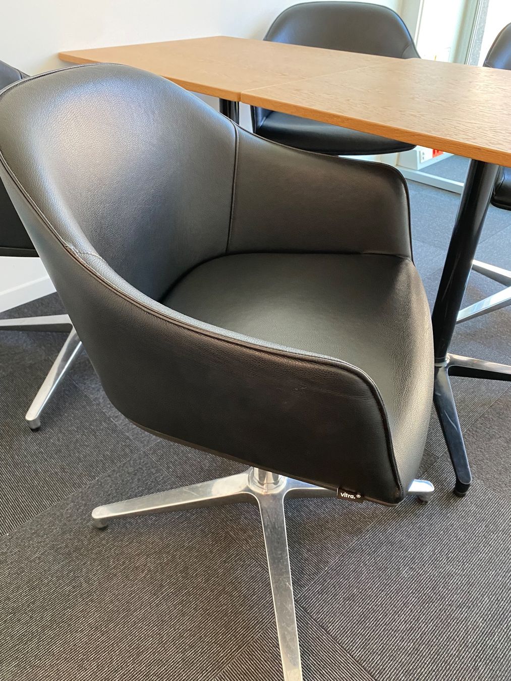 Tischset: VITRA - Tables et Chaises de bureau – Gebraucht aus Plan-les-Ouates von tha_k22r 1