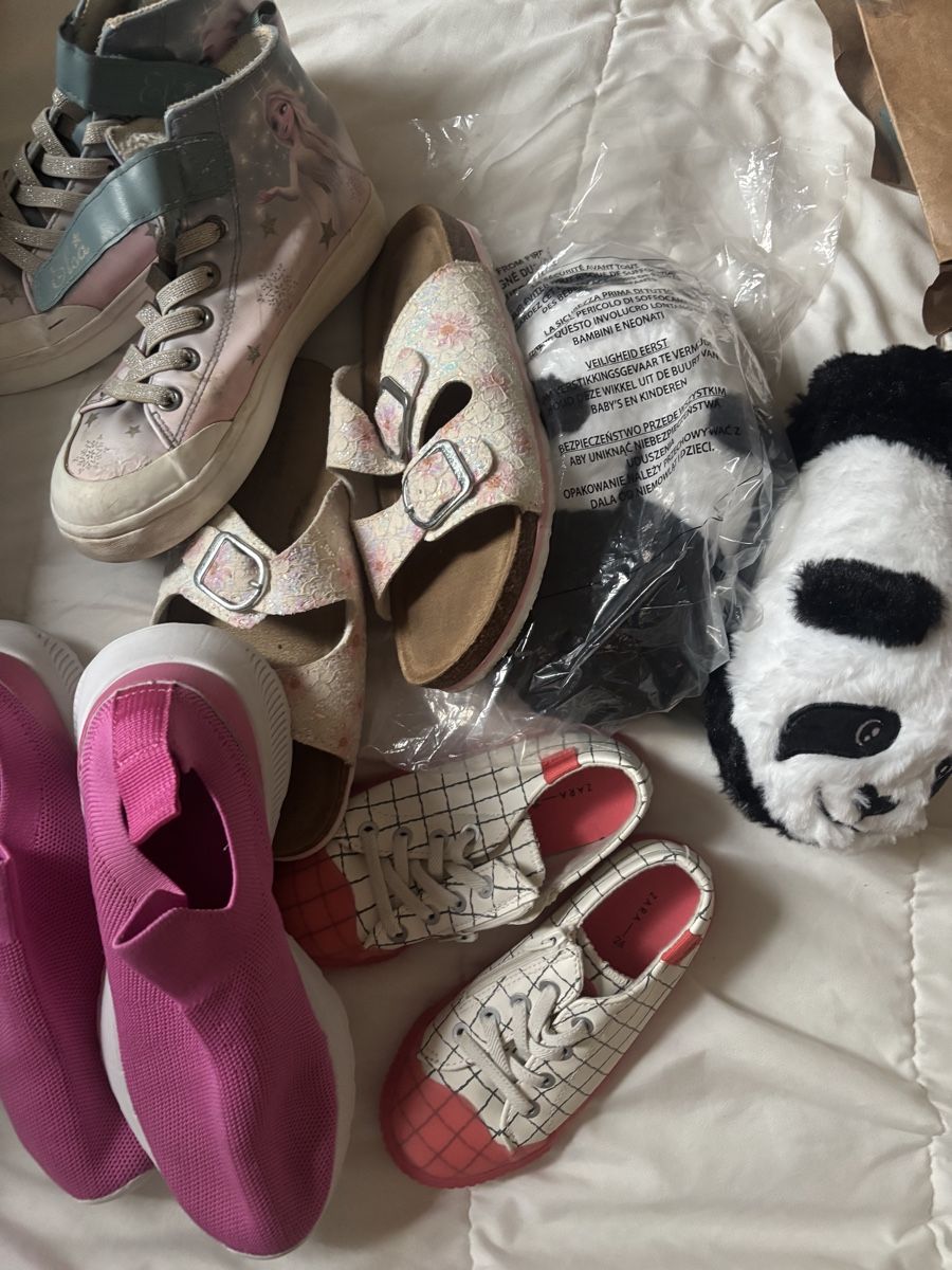 Scarpe per ragazze: Lot de chaussures fille – Usato da Neuchâtel venduto da Pandialfen