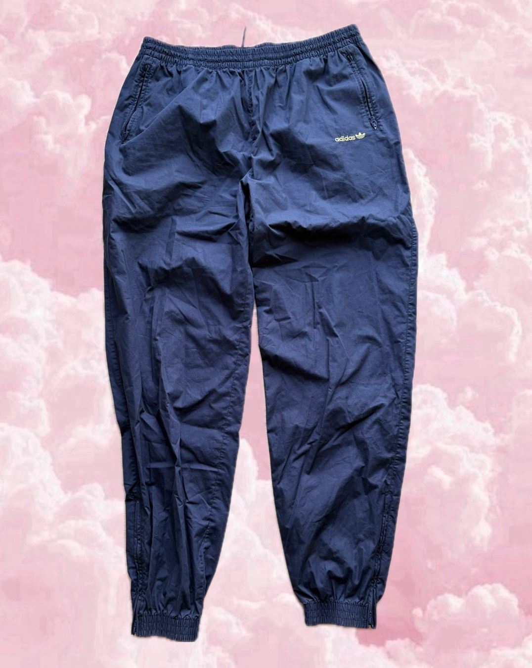 Adidas Pantaloni: Vintage Adidas Trackpants – Usato da Wigoltingen venduto da _vntg_