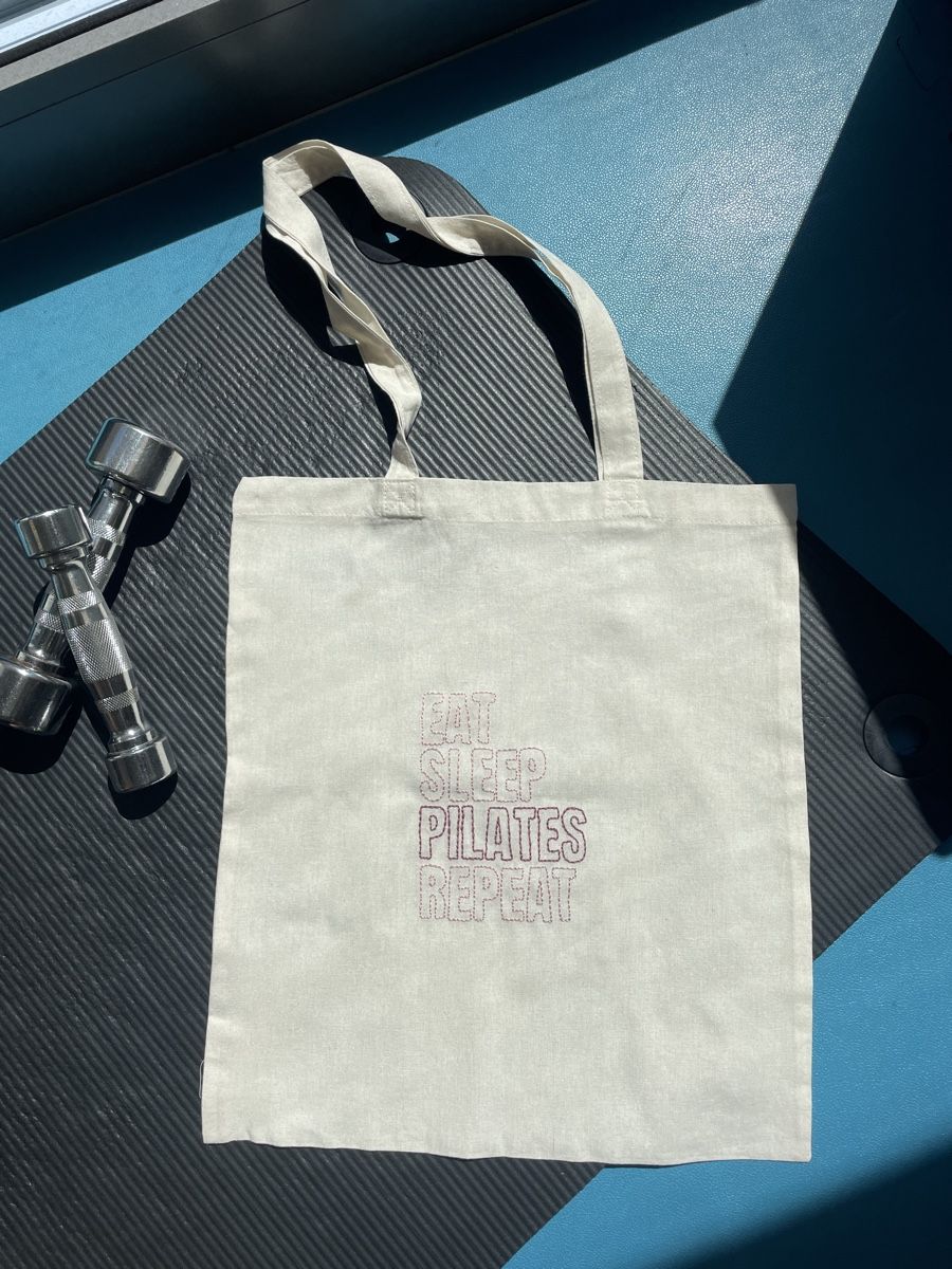 Borse: Tote bag Pilates brodé à la main – Nuovo e nell'imballaggio originale da Nyon venduto da laralc 1