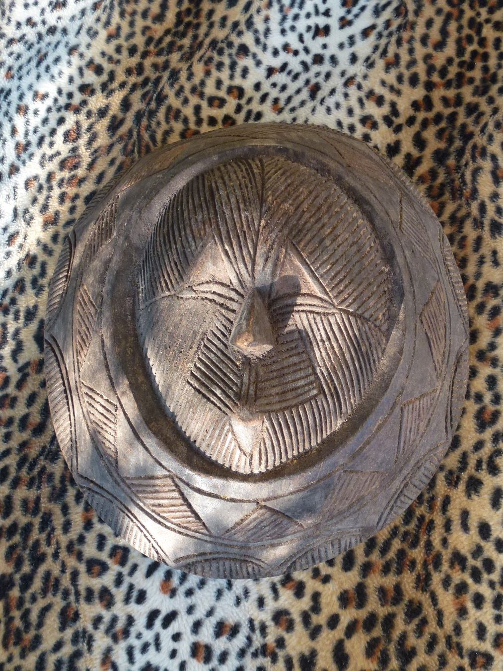 Arte internazionale: Ceremonial Shield: Ethnic Ibiobio – Usato da Liestal venduto da euro2006 5