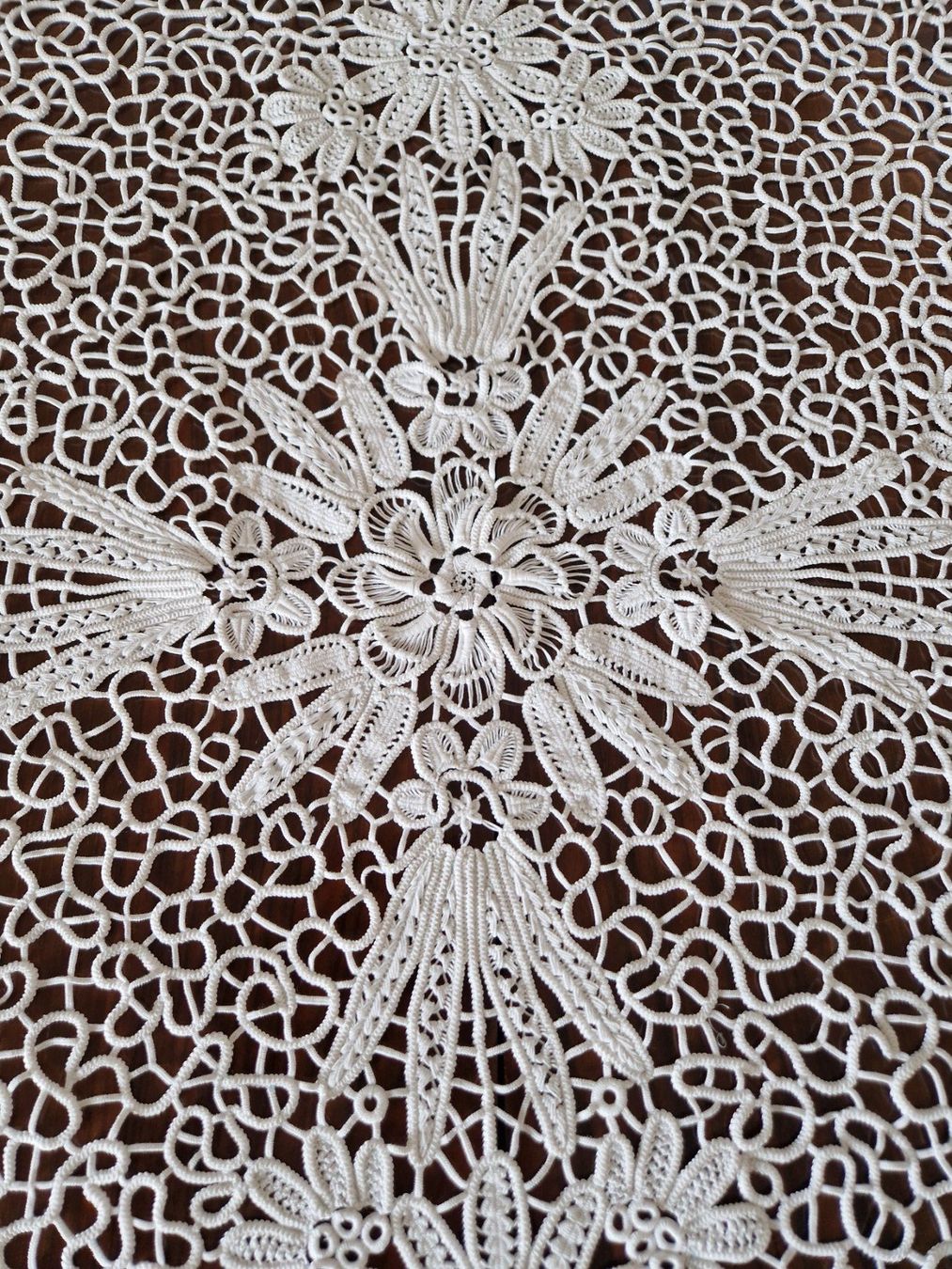 Altra biancheria da tavola: Rumänische Spitze Tischdecke Dm. 90cm – Nuovo (secondo la descrizione) da Bern venduto da Antikbatik 2