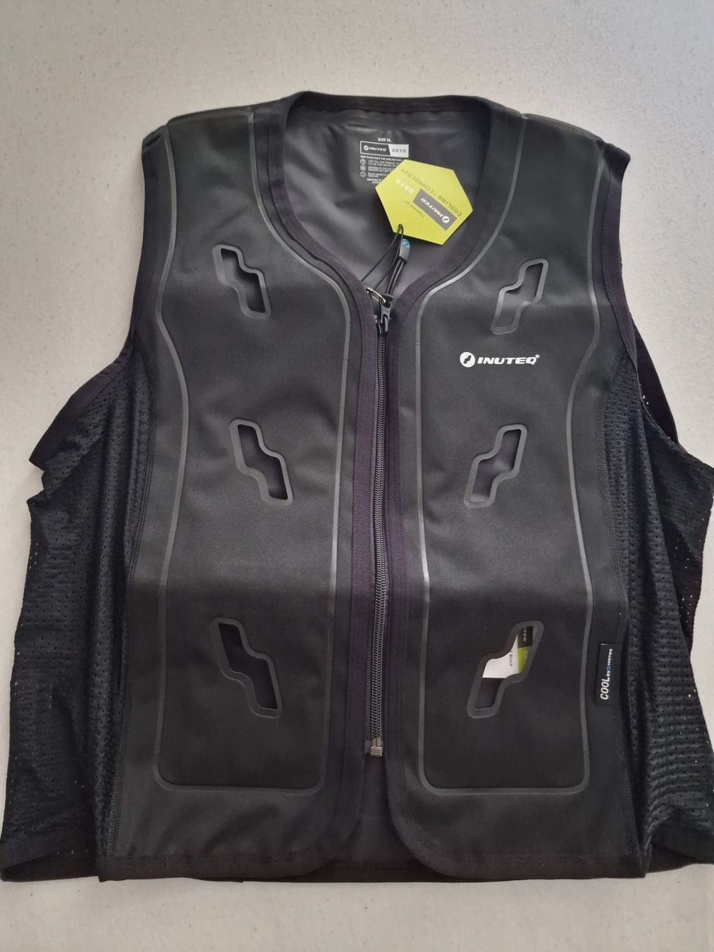 Gilets: INUTEQ Kühlweste Grösse XL – Neuf avec emballage d'origine à Burgdorf par mei_58lg