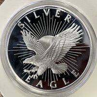 Silbermuenze Eagle 5 oz  155.5 Gr. Neuwertig in Kapsel