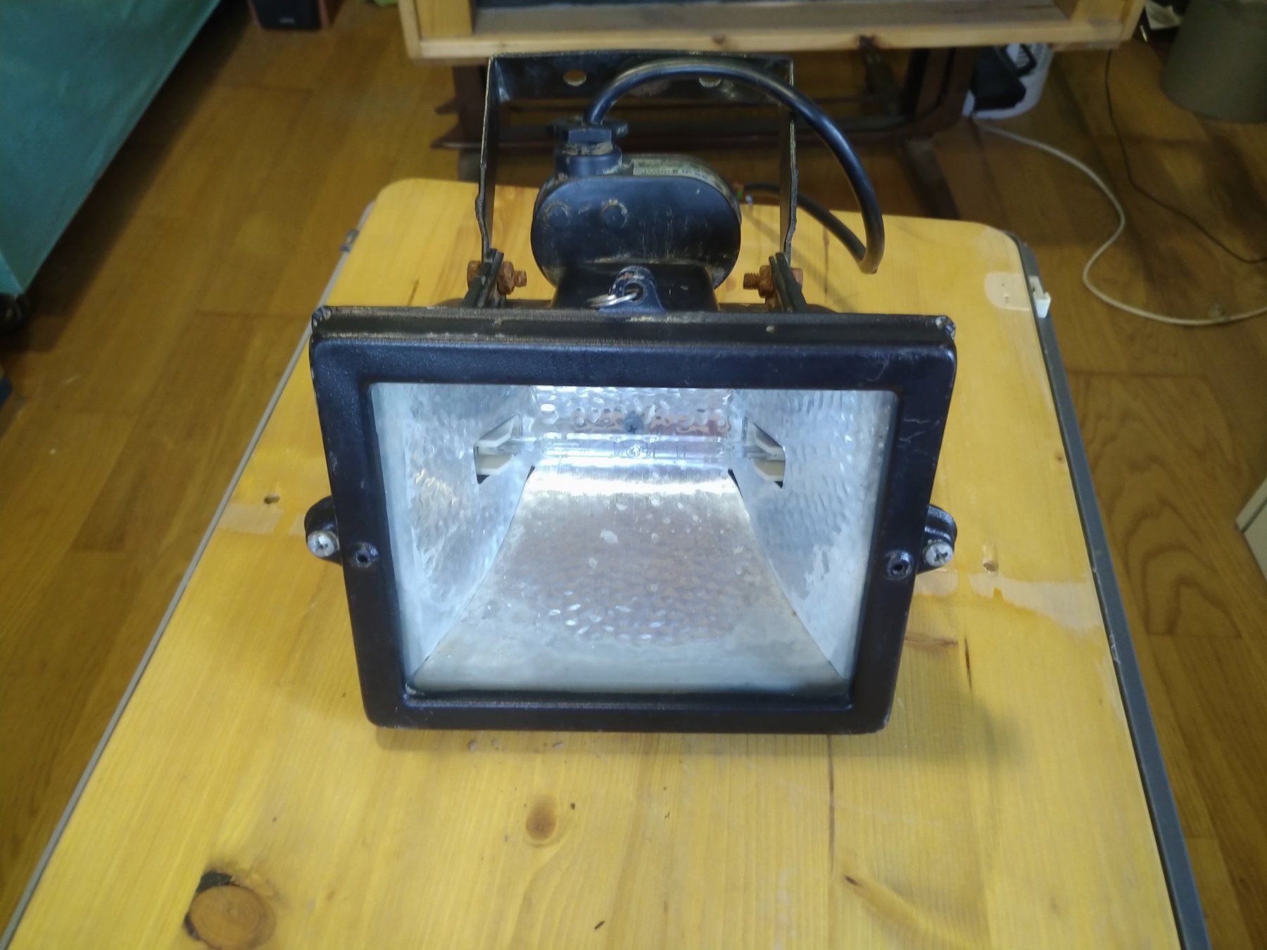 Lampade: 4 Halogenscheinwerfer Baustrahler Strahler Aussenbereich – Usato da Buckten venduto da RolandsLiquidationen 1