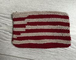 Pochette rayée bordeaux et beige, crochetée main