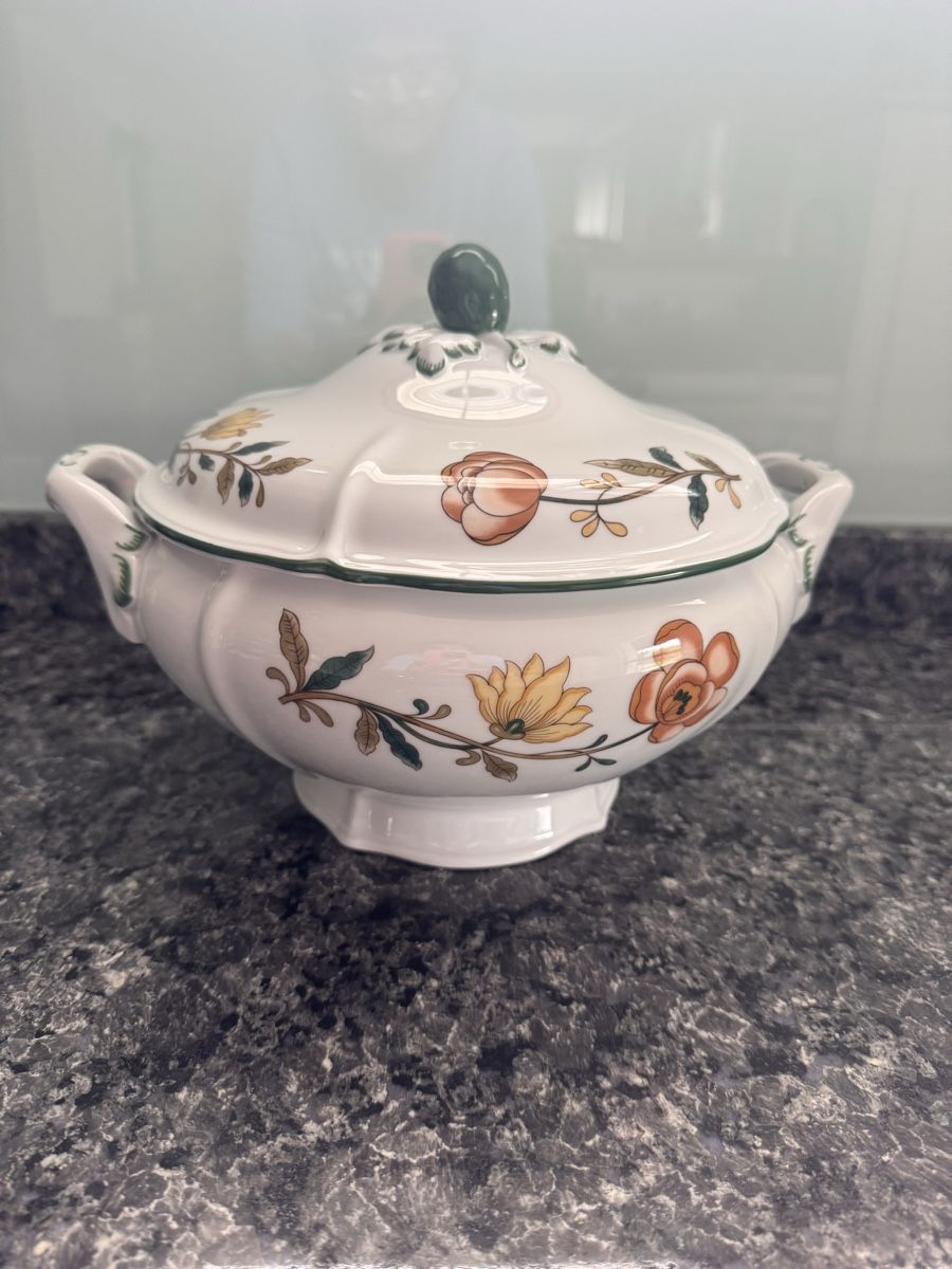 Schalen: Suppenschüssel mit Deckel, Blumendesign, Langenthal – Neu (gemäss Beschreibung) aus Koppigen von Landhaus