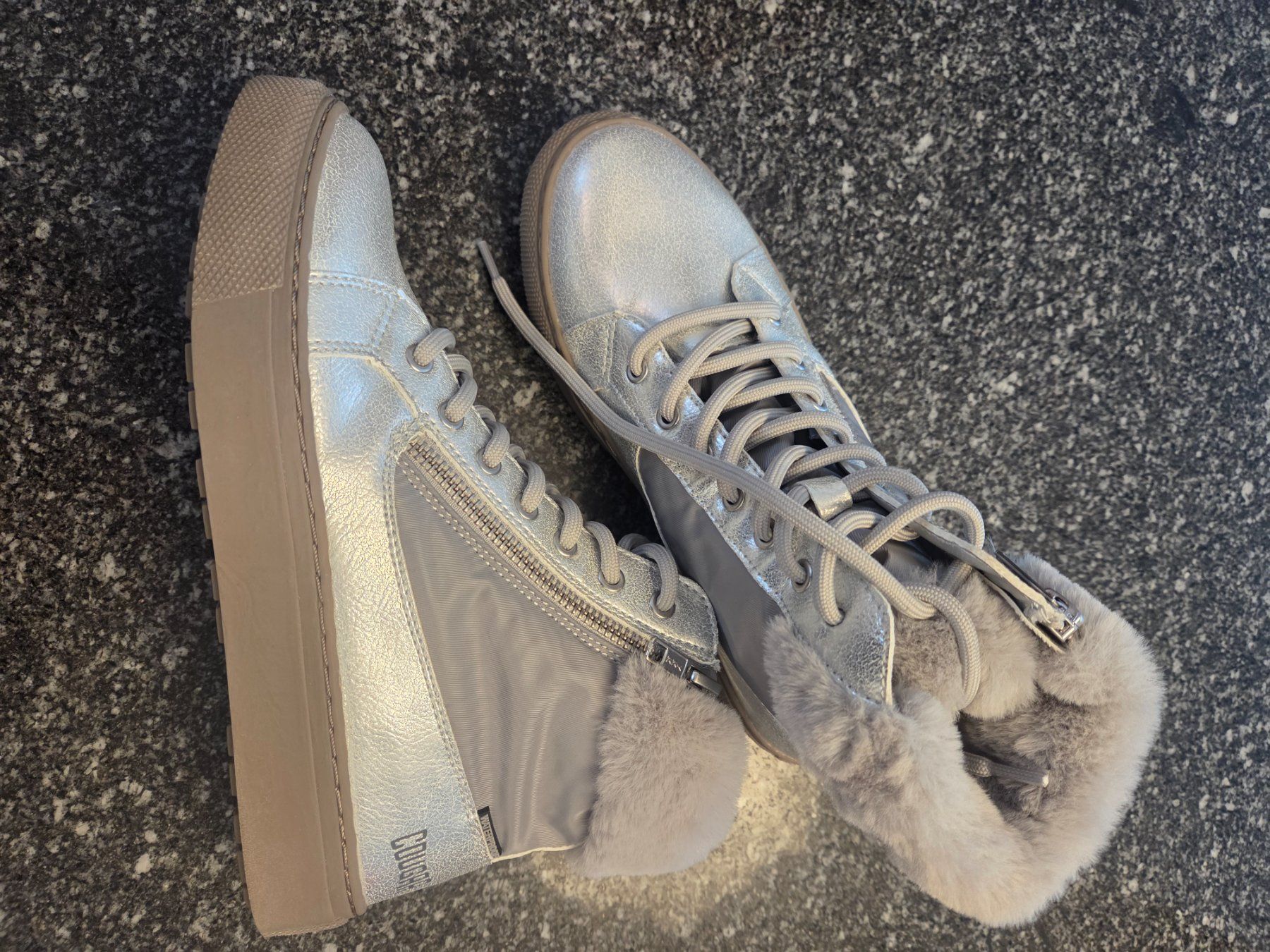 Scarpe per ragazze: FABRIKNEUE Winterschuhe Cougar Gr.35.5 – Usato da Sursee venduto da Ventiduese