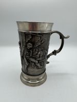 Zinnbecher, dekorativer Vintage Krug mit Reliefdekor