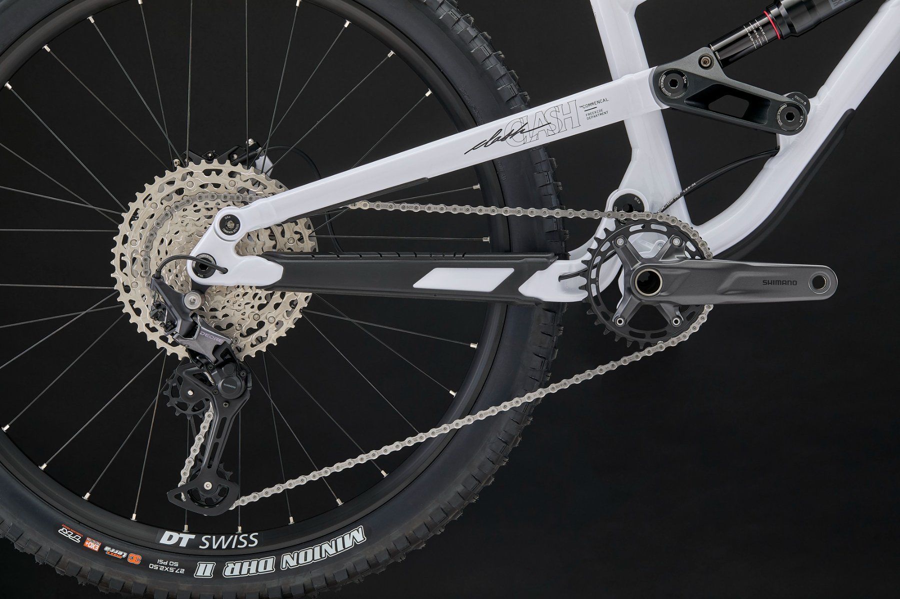 Commencal Biciclette: COMMENCAL CLASH MARZO PURE WHITE 2027 – Nuovo e nell'imballaggio originale da Lonay venduto da Malu-Bike 4