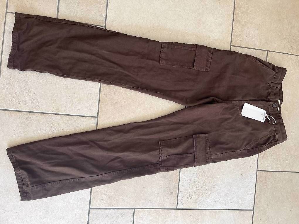 Pantaloni: Pantalon cargo Stradivarius taille 34 – Usato da Yverdon-les-Bains venduto da car_xd5s