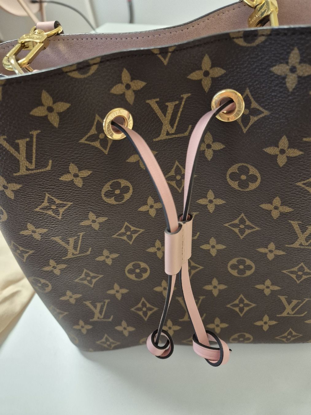 Louis Vuitton Borse da donna: Louis Vuitton Neonoe rosé poudre – Nuovo (secondo la descrizione) da Basel venduto da SBAW 8