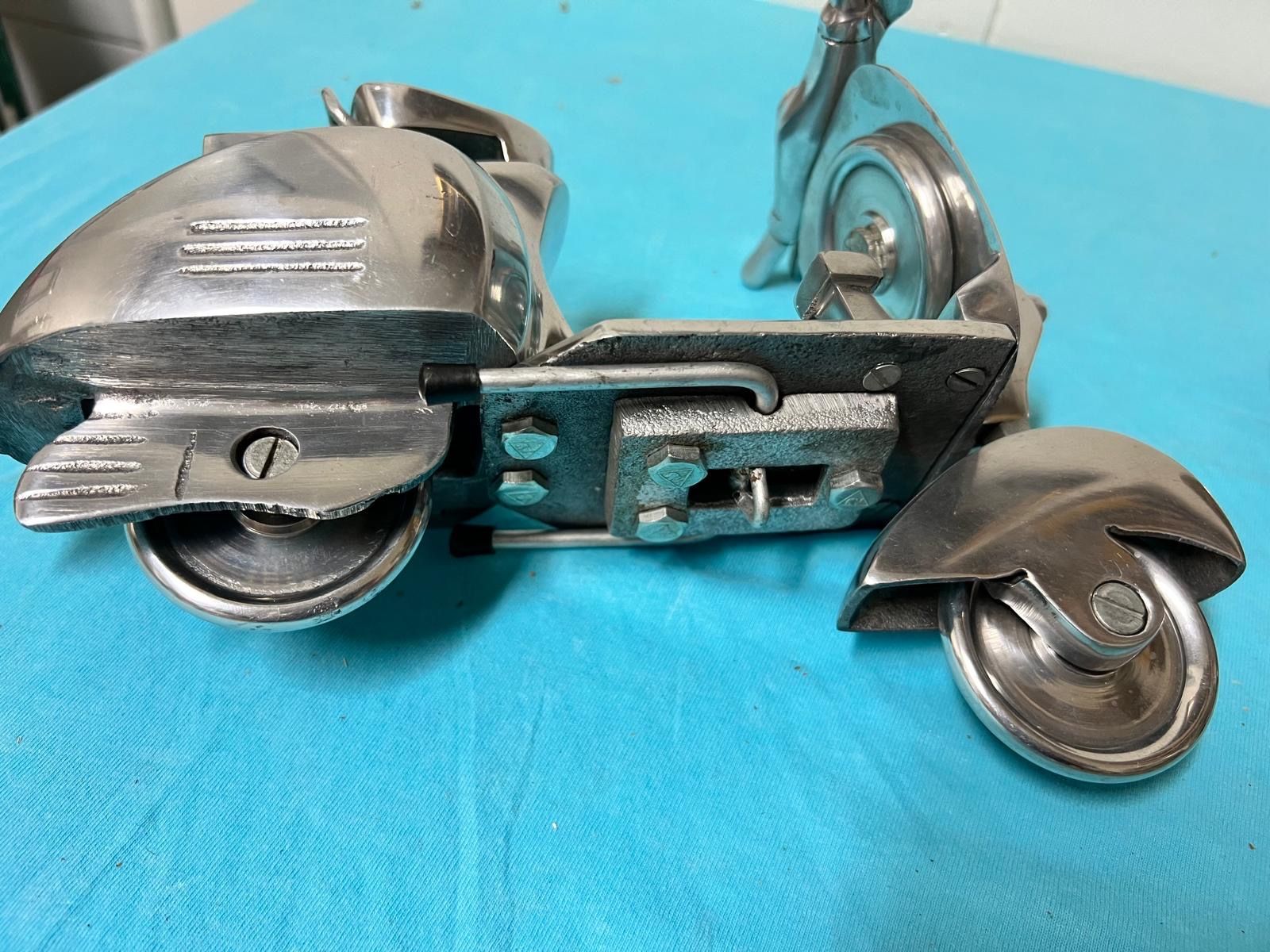 Vespa Kit di modellismo & Modellini statici: Ein modell von vespa aluminium oder stein – Usato da Hombrechtikon venduto da alf_75y5 5