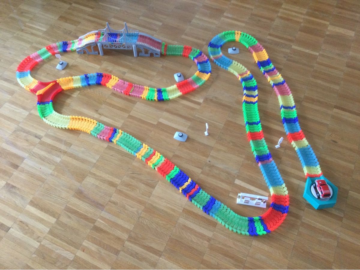 Piste: Kinder Spielzeug Cobra Racing Track – Usato da Zürich venduto da ShadowVorlon