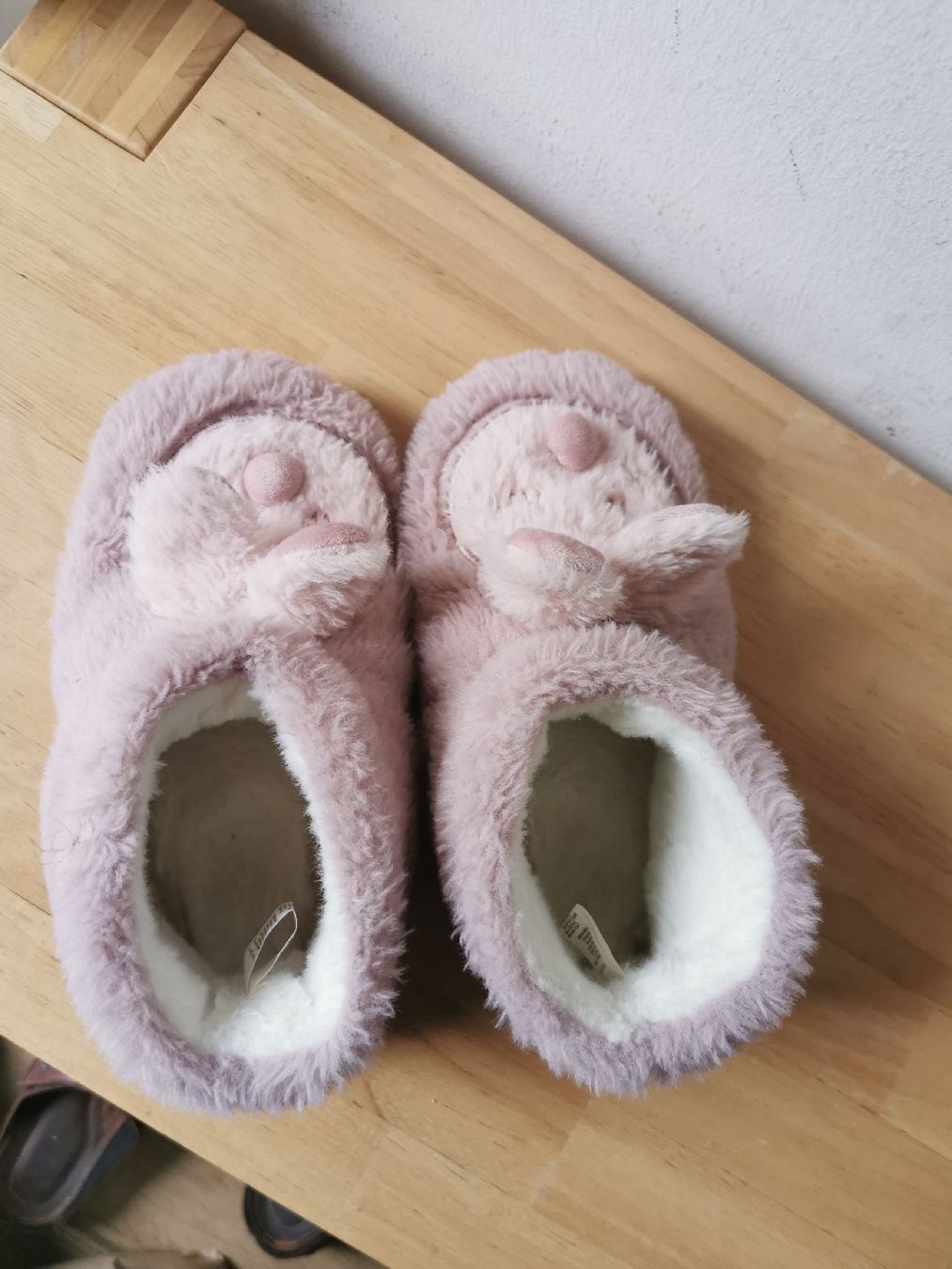 Scarpe per ragazze: Fuzzy Slippers pink size 34 good condition – Usato da Gipf-Oberfrick venduto da JVB 2