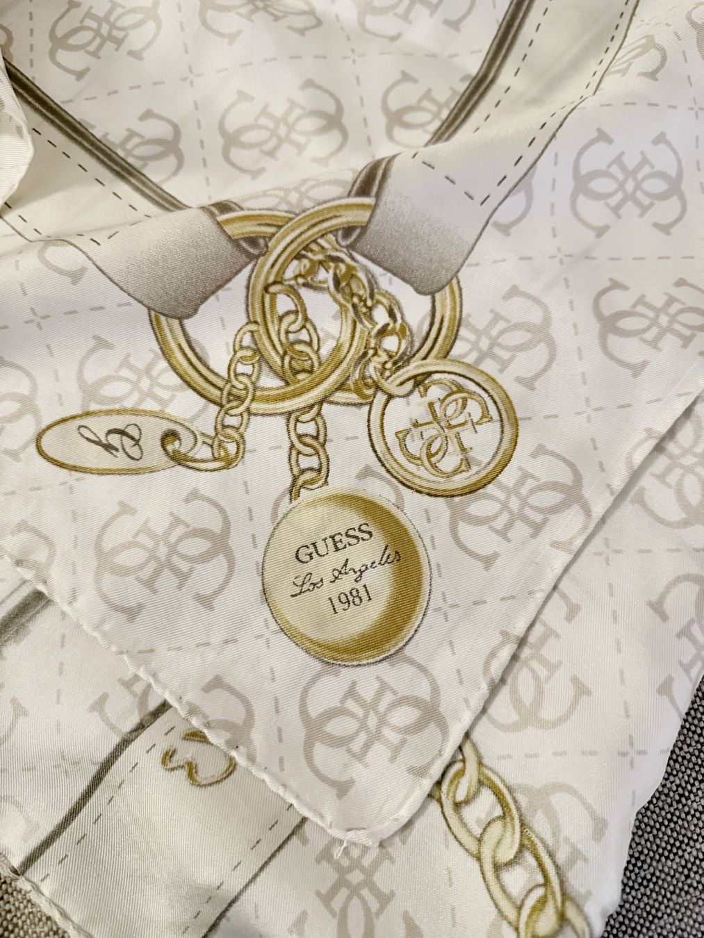 Guess Foulard & Sciarpe: GUESS Seidetuch – Usato da Genève venduto da mar_g5r2