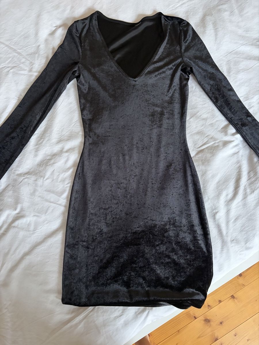 H&M Vestiti: Langärmliges Samtkleid XS – Usato da Basel venduto da Zamba 1