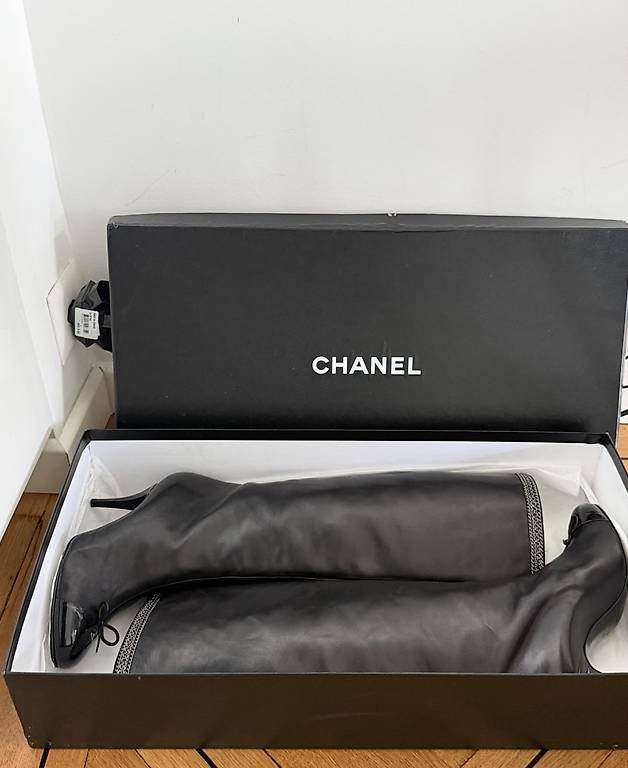 Chanel Scarpe da donna: Bottines Chanel en cuir noir – Nuovo e nell'imballaggio originale da Genève venduto da cm1234 1