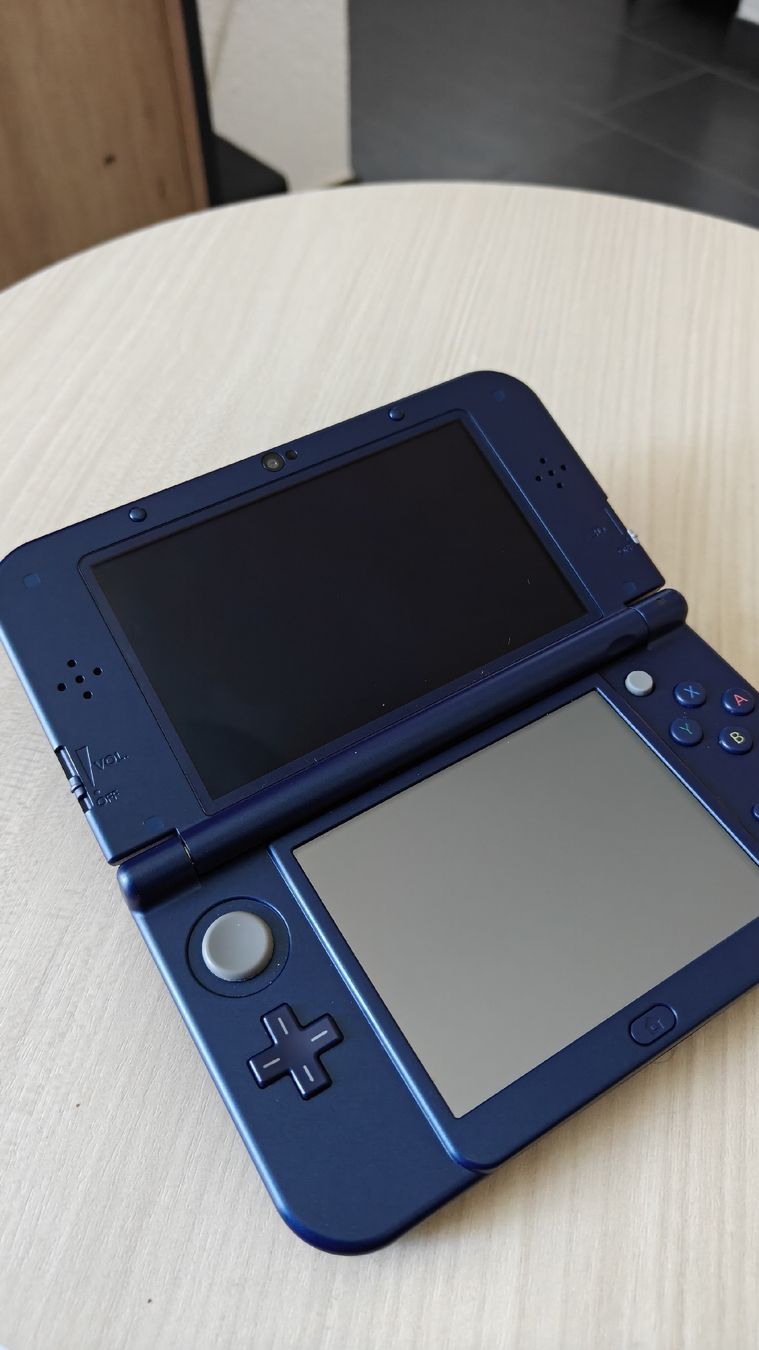 Nintendo Console: New Nintendo 3DS XL IPS CONSOLE – Nuovo (secondo la descrizione) da La Chaux-de-Fonds venduto da rem_mqg8 2