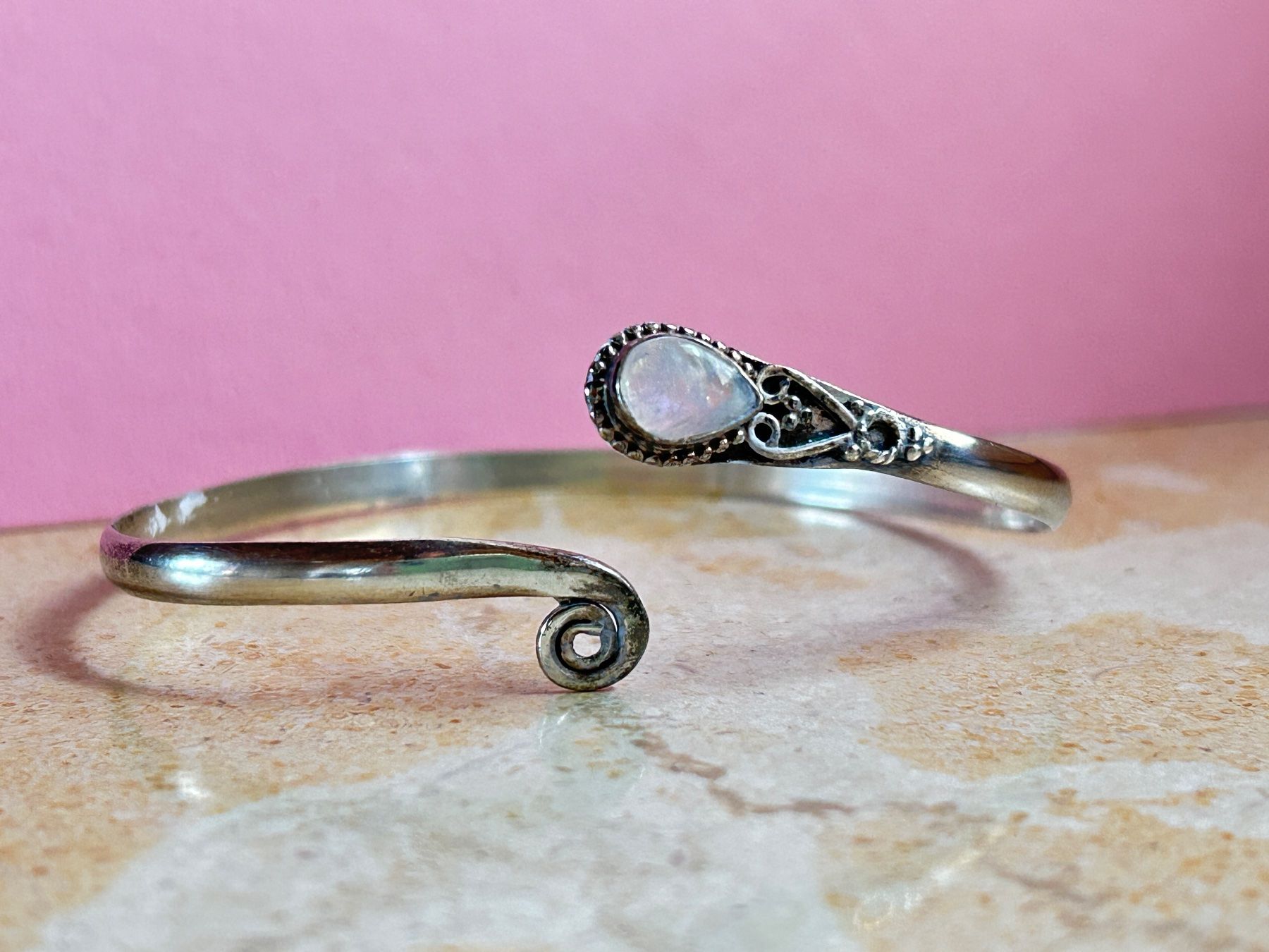 Bracciali & Braccialetti: Silber Armreif mit Mondstein, elegant & modern Grösse S/M – Usato da Dittingen venduto da Bijoubelle 7