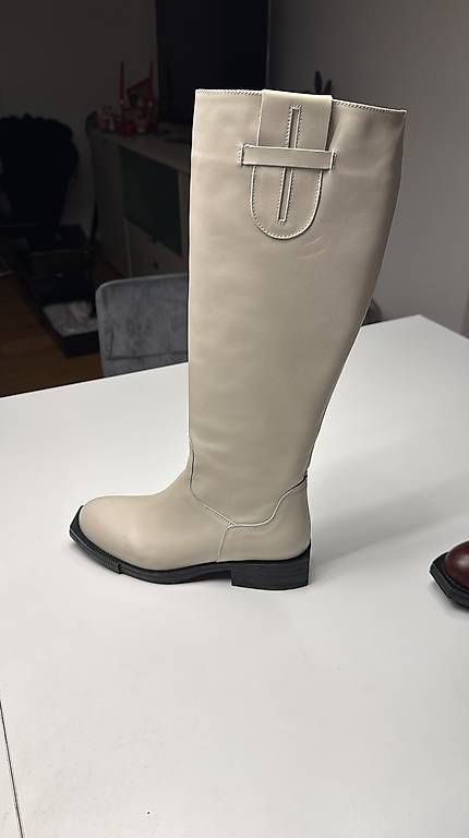 Chaussures femmes: Massangefertigte Leder Stiefel – Neuf avec emballage d'origine à Weiach par Baywatchcat1903 2
