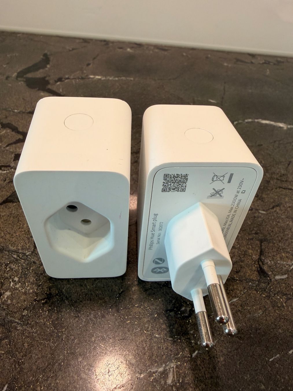 Philips Schalter: 2× Philips Hue Smart Plug (CH-Stecker) – Gebraucht aus Aarau Rohr von HappyKoala 1