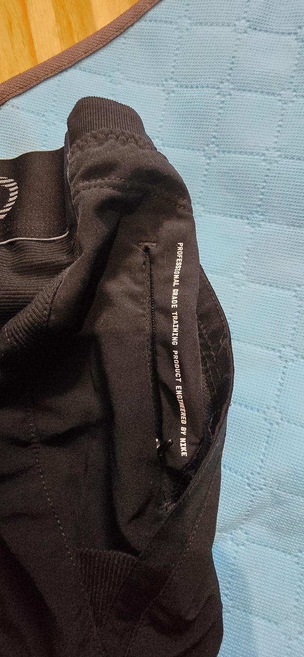 Nike Pantaloni: Short Nike noir respirant – Usato da Mont-sur-Lausanne venduto da Didinho 2